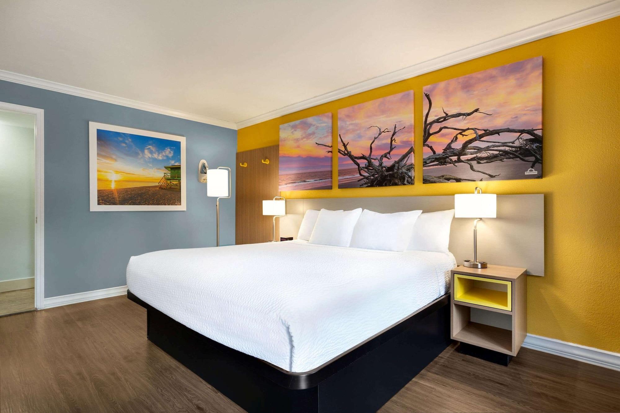 Days Inn By Wyndham Pensacola - Historic Downtown Bagian luar foto
