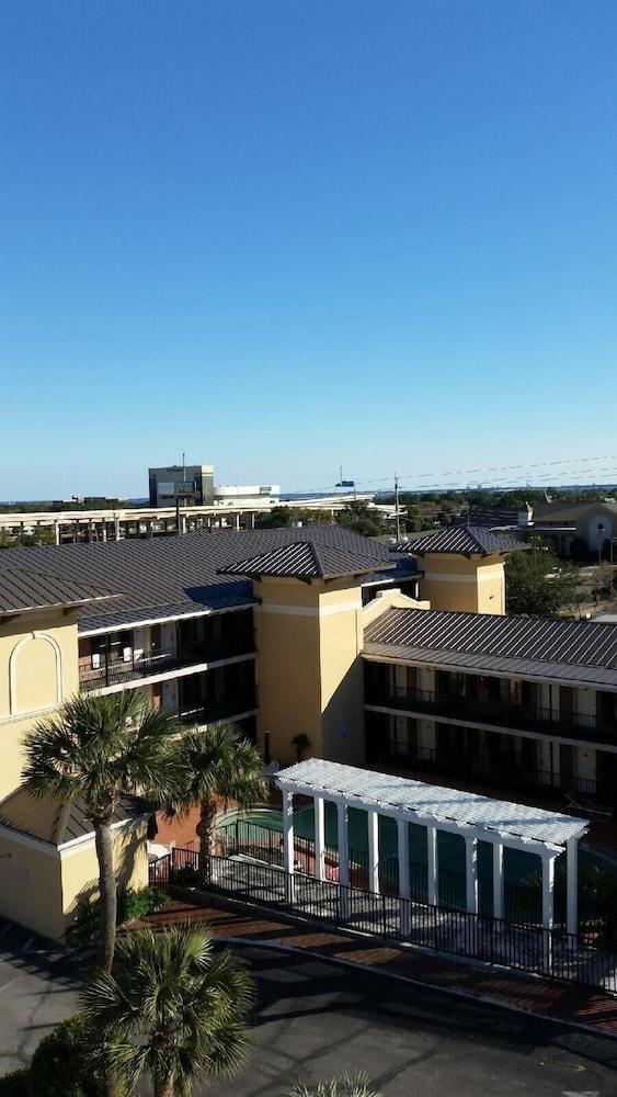 Days Inn By Wyndham Pensacola - Historic Downtown Bagian luar foto