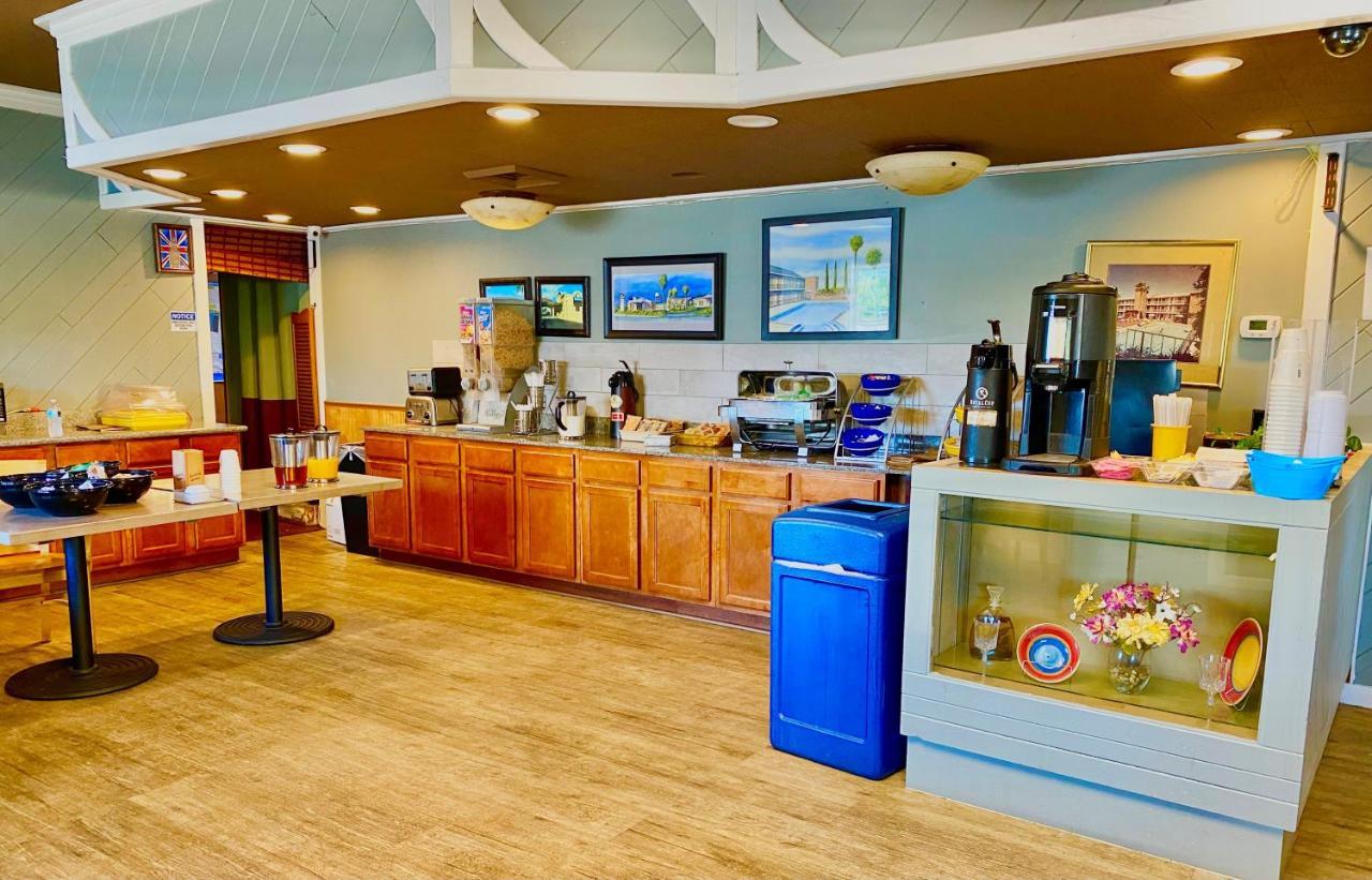 Days Inn By Wyndham Pensacola - Historic Downtown Bagian luar foto