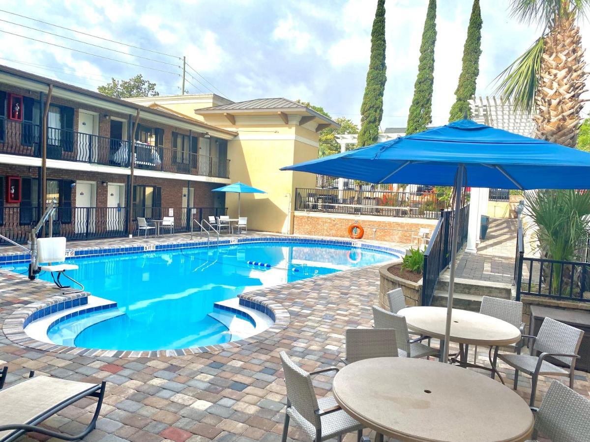 Days Inn By Wyndham Pensacola - Historic Downtown Bagian luar foto
