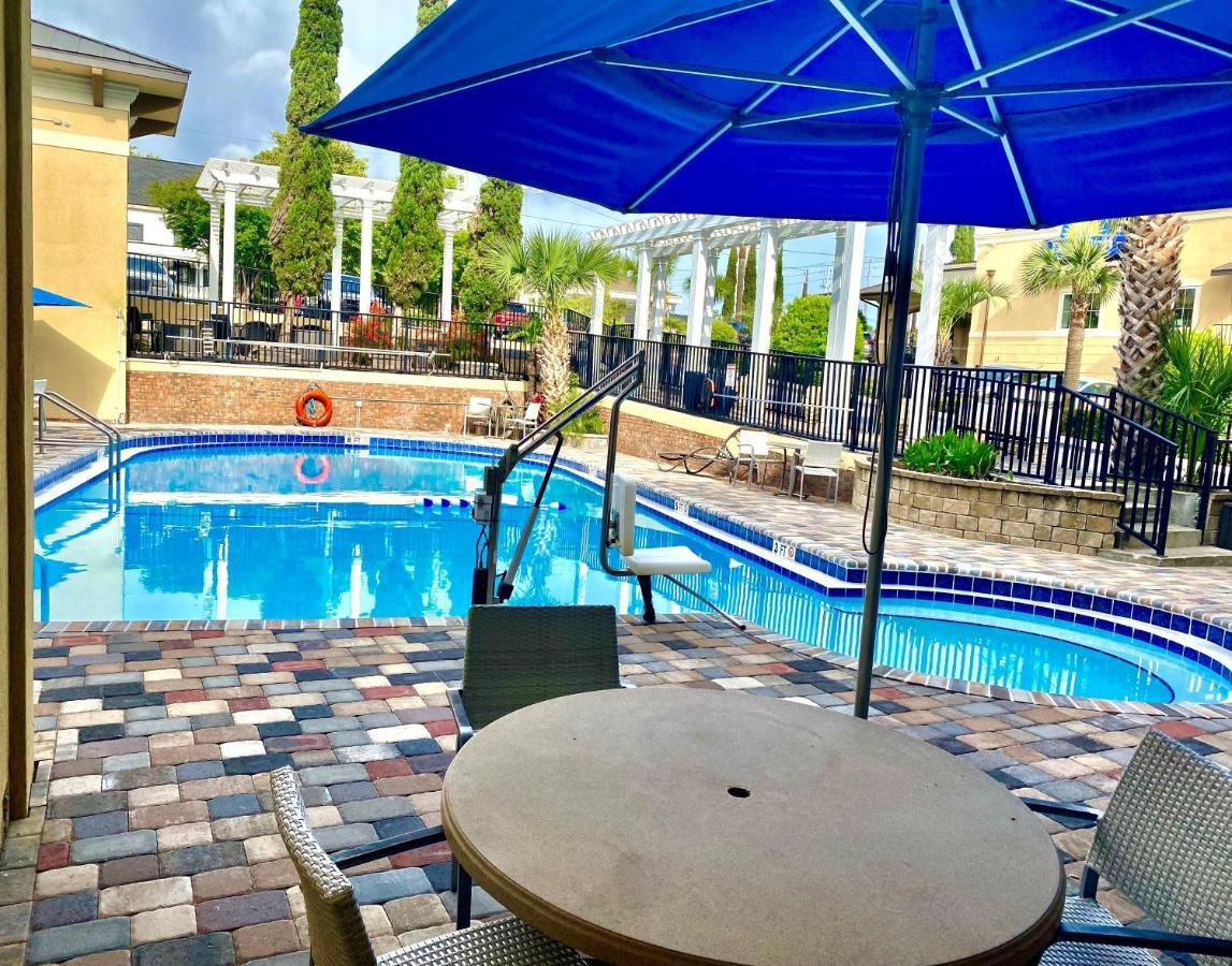 Days Inn By Wyndham Pensacola - Historic Downtown Bagian luar foto