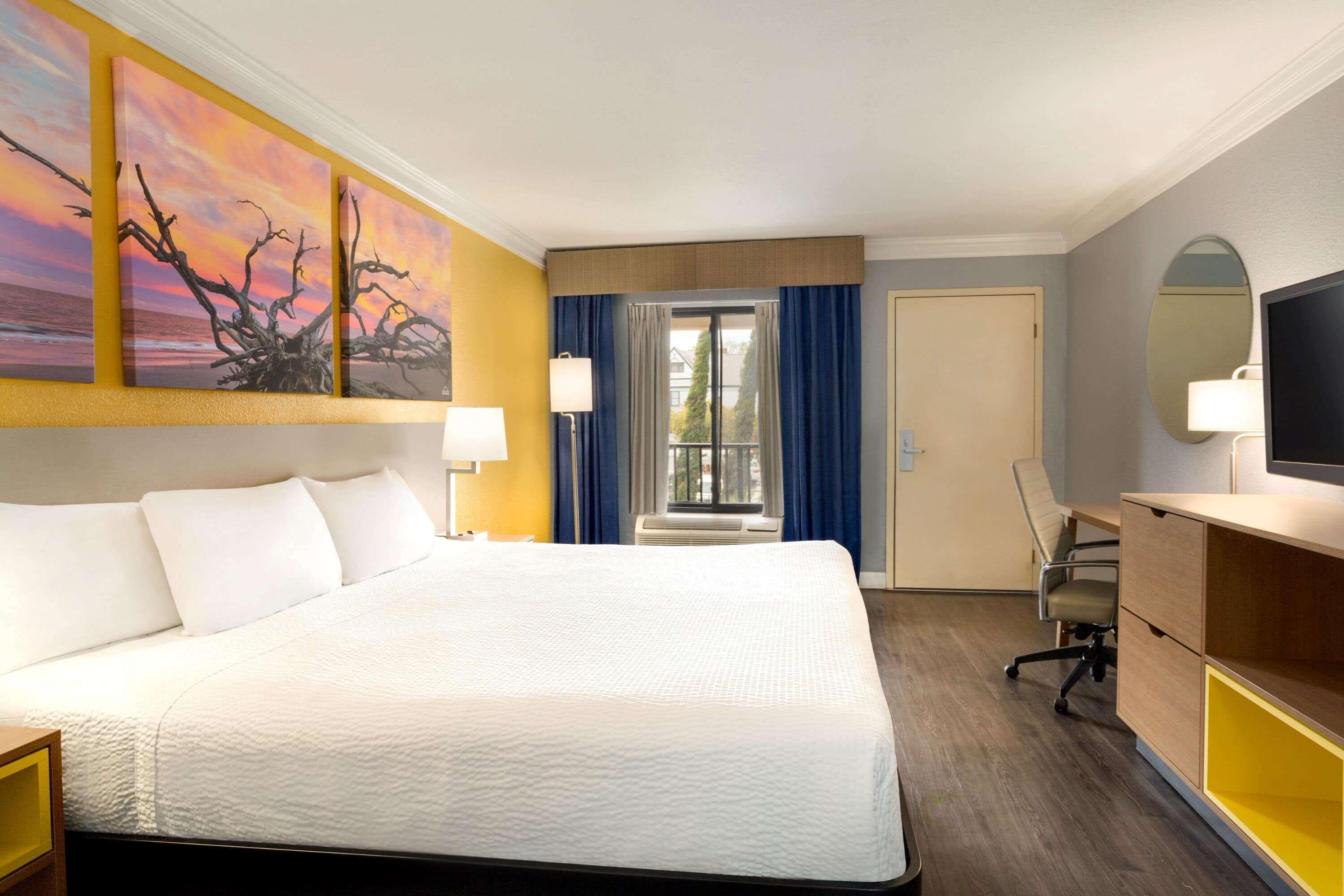 Days Inn By Wyndham Pensacola - Historic Downtown Bagian luar foto