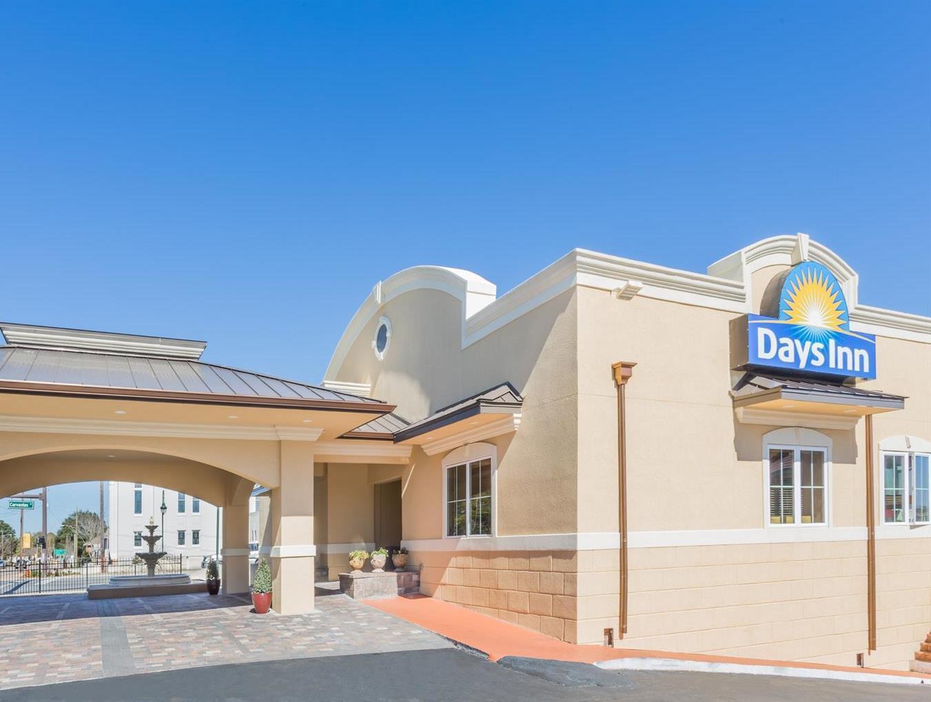 Days Inn By Wyndham Pensacola - Historic Downtown Bagian luar foto