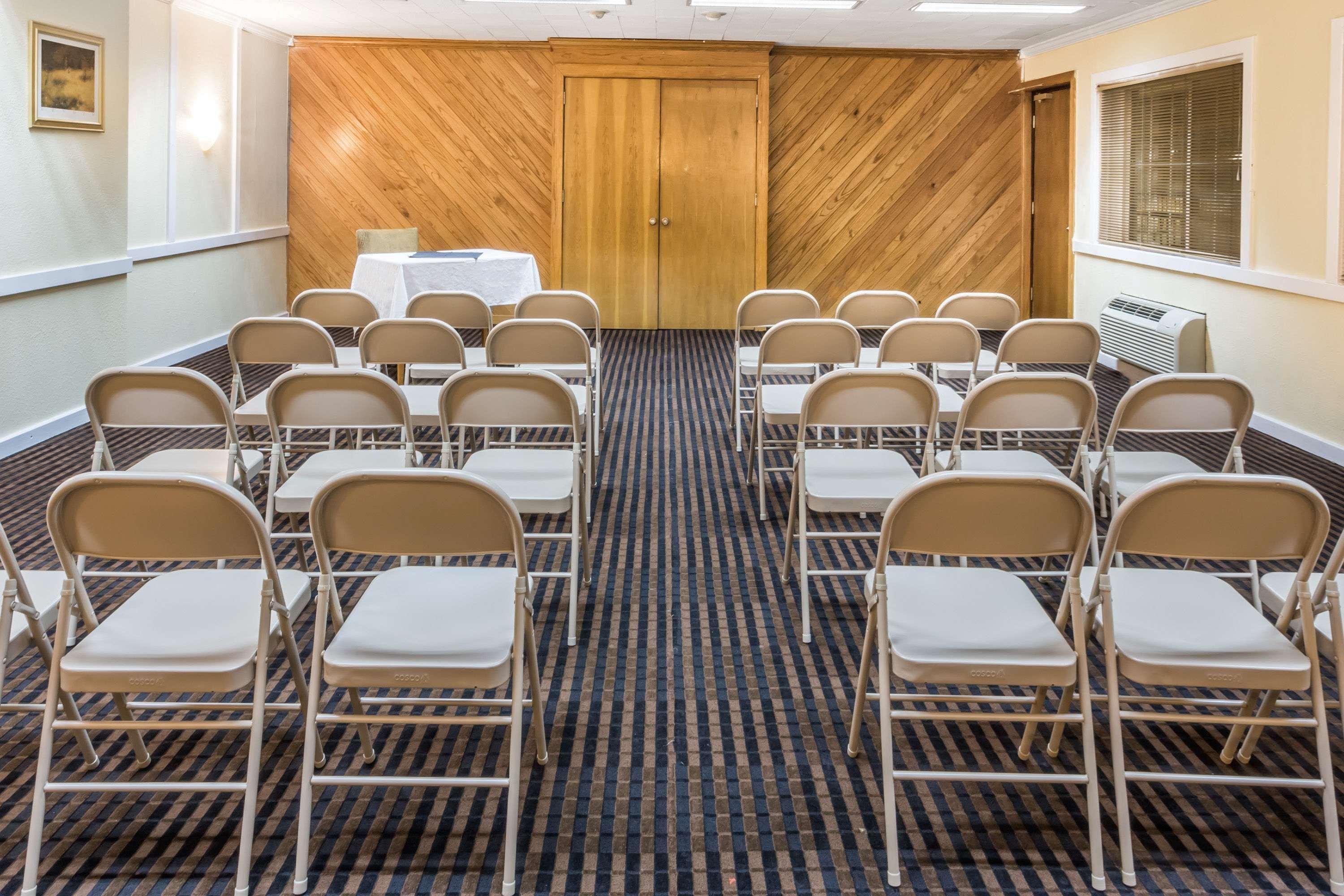Days Inn By Wyndham Pensacola - Historic Downtown Bagian luar foto