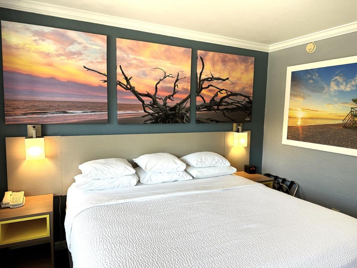 Days Inn By Wyndham Pensacola - Historic Downtown Bagian luar foto