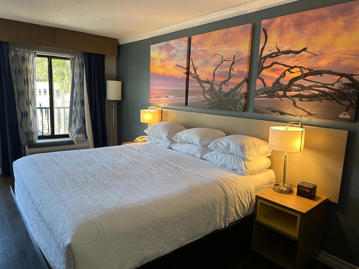 Days Inn By Wyndham Pensacola - Historic Downtown Bagian luar foto