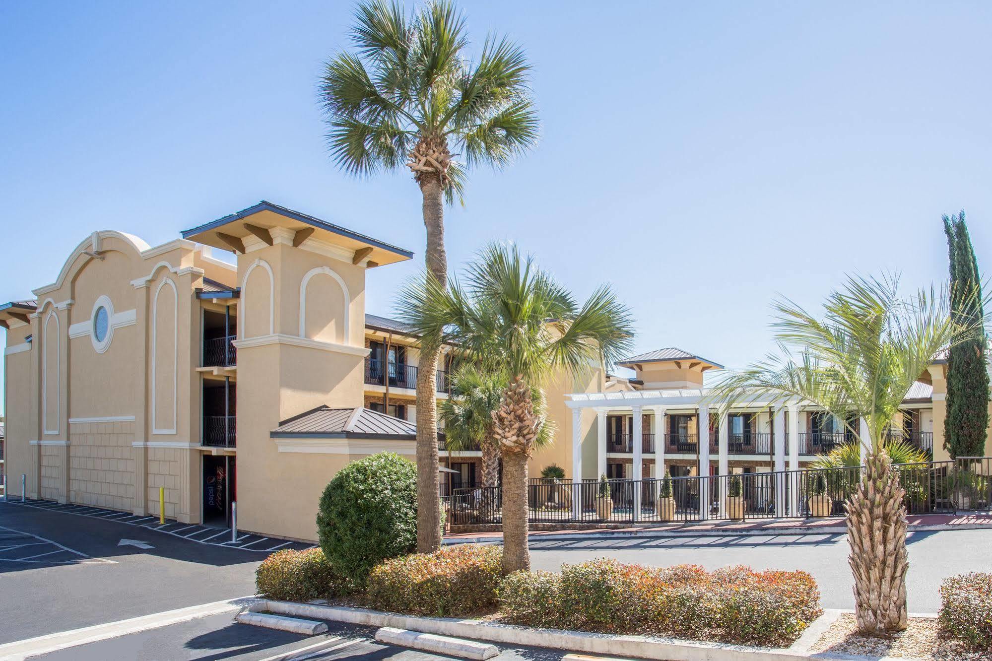 Days Inn By Wyndham Pensacola - Historic Downtown Bagian luar foto
