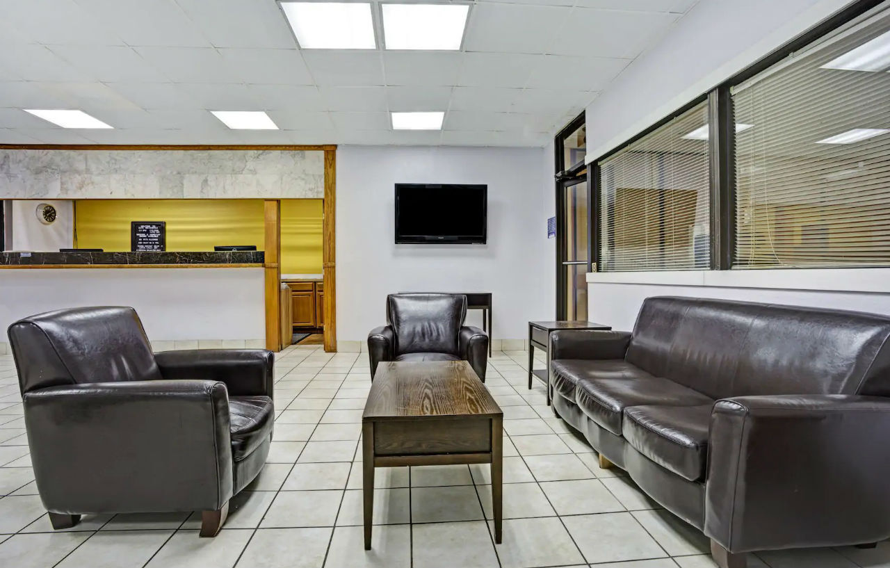 Days Inn By Wyndham Pensacola - Historic Downtown Bagian luar foto